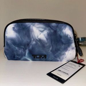 TUMI : cosmetic pouch Blue Tie Dye 🦋